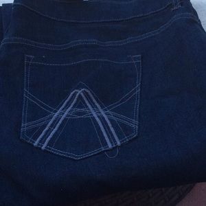 NWT Avenue Jeans PETITE